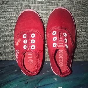 Laceless Tennis Shoes